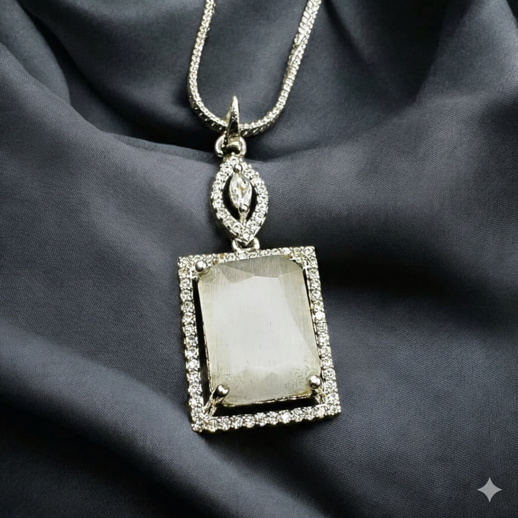 High Quality 1 Karat zircon pendent set