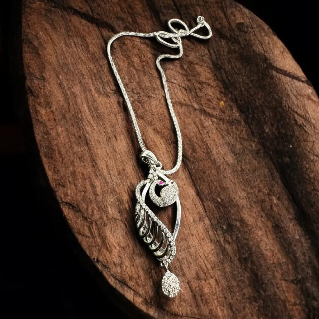 Elegant 1K Zircon Stone Peacock Necklace for Women